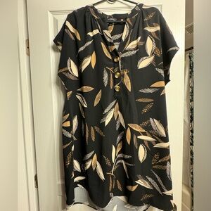 Le Chateau Aline dress with short leaves. Size Large. Great condition